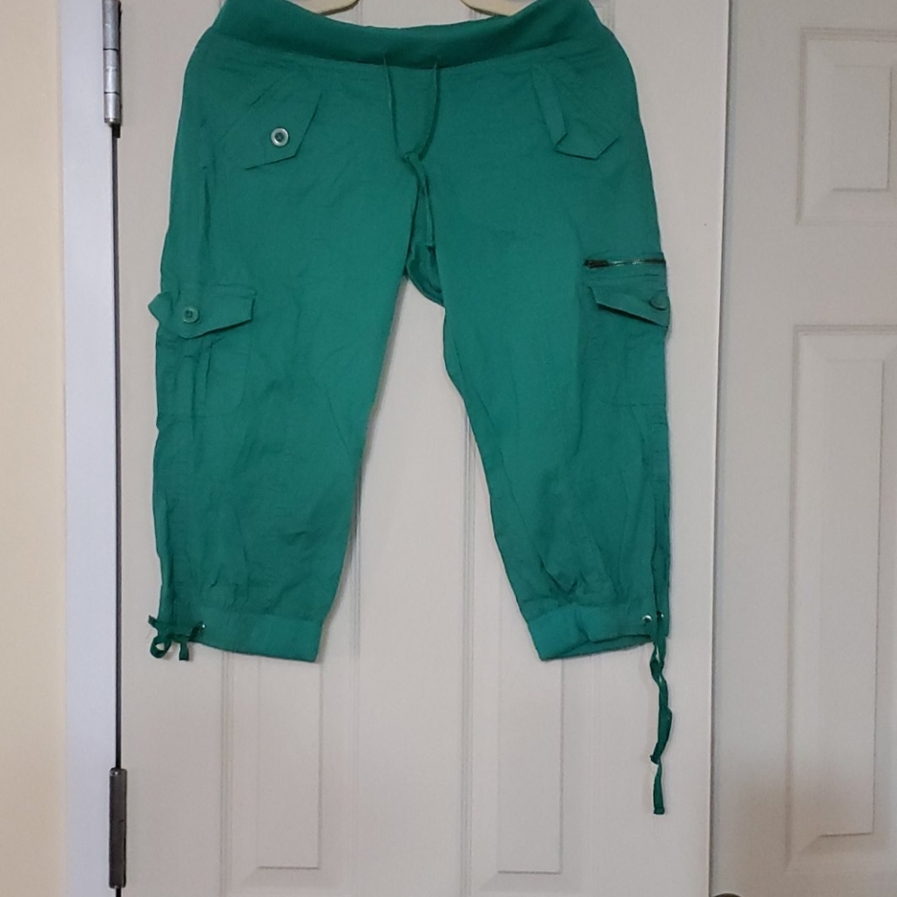 Capri pants - Picture 2 of 3